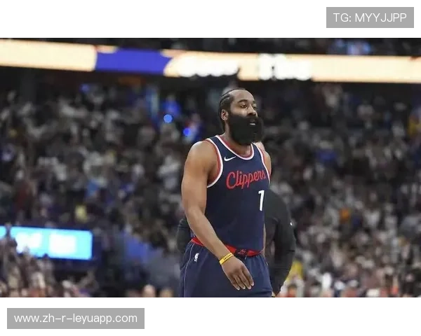 哈登大号三双助快船终结六连败,球队士气回升 哈登大号三双助快船终结六连败,球队士气回升